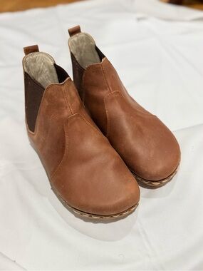 Atlantis Barefoot Chelsea Tan Leather Slip-In Shoes Booties 8.5